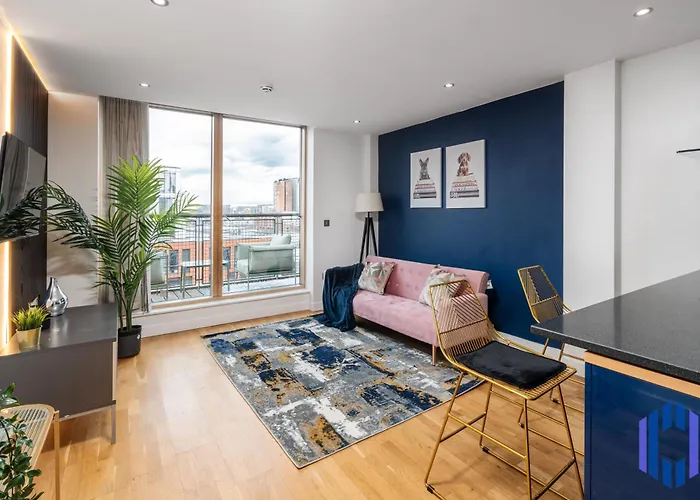 Luxury Penthouse - Private Balcony - City Views