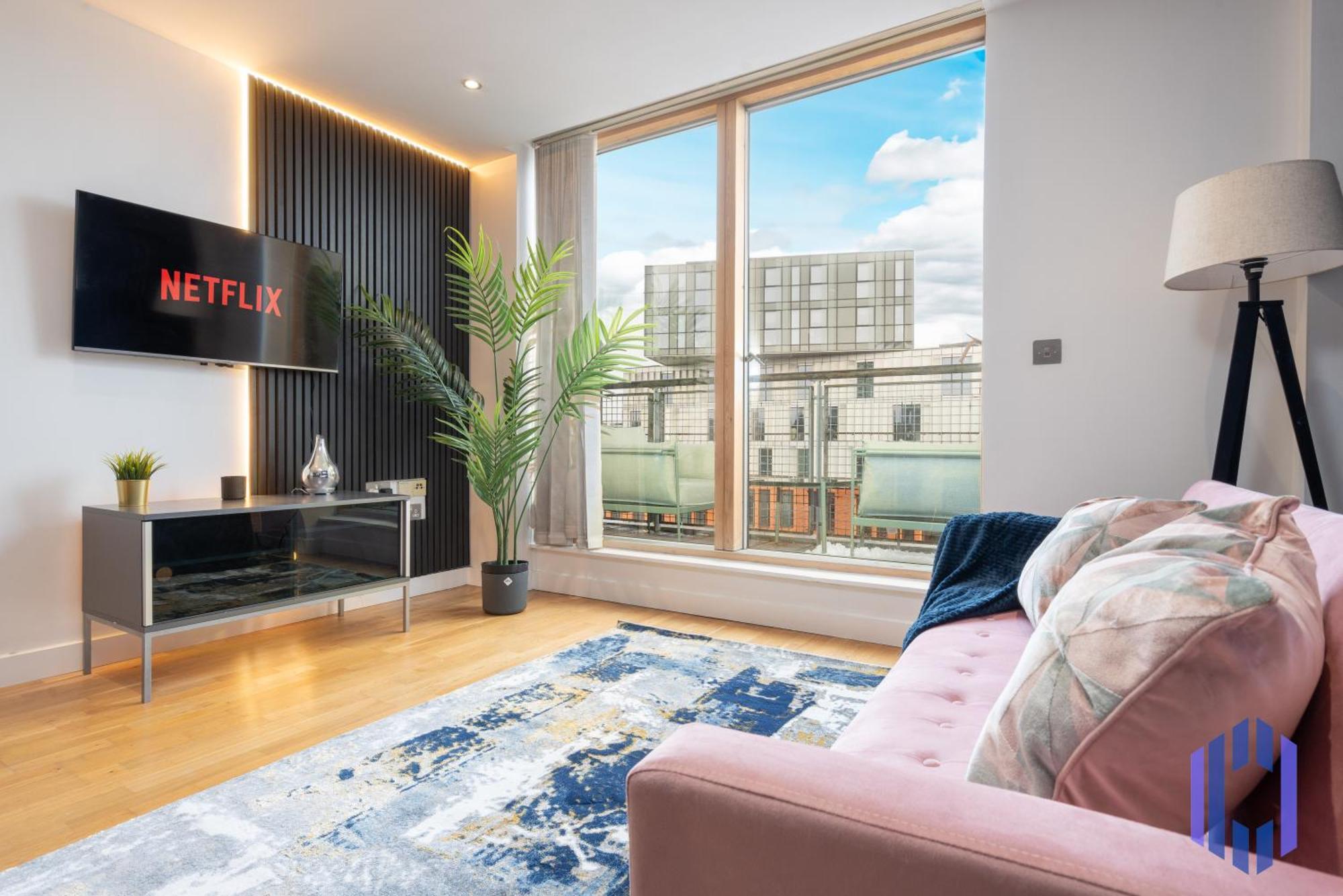 Apartment Luxury Penthouse - Private Balcony - City Views *